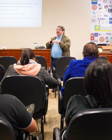 A capacitação contará com palestra do Dr. José Vanilton, profissional com ampla experiência na área farmacêutica e no cuidado de pacientes com diabetes