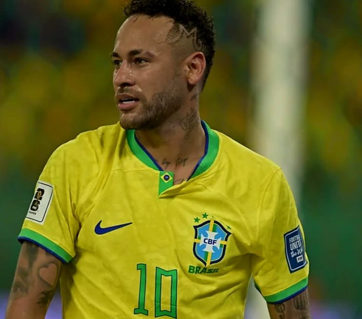 Neymar tem lesão grau 2 e fica fora até 3 semanas, prevê CBF