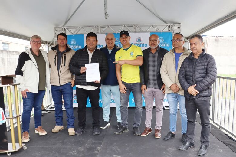 Prefeito de Suzano, Pedro Ishi assinou ordem de serviço e participou do lançamento da pedra fundamental do espaço, que deve ser entregue até o fim do ano