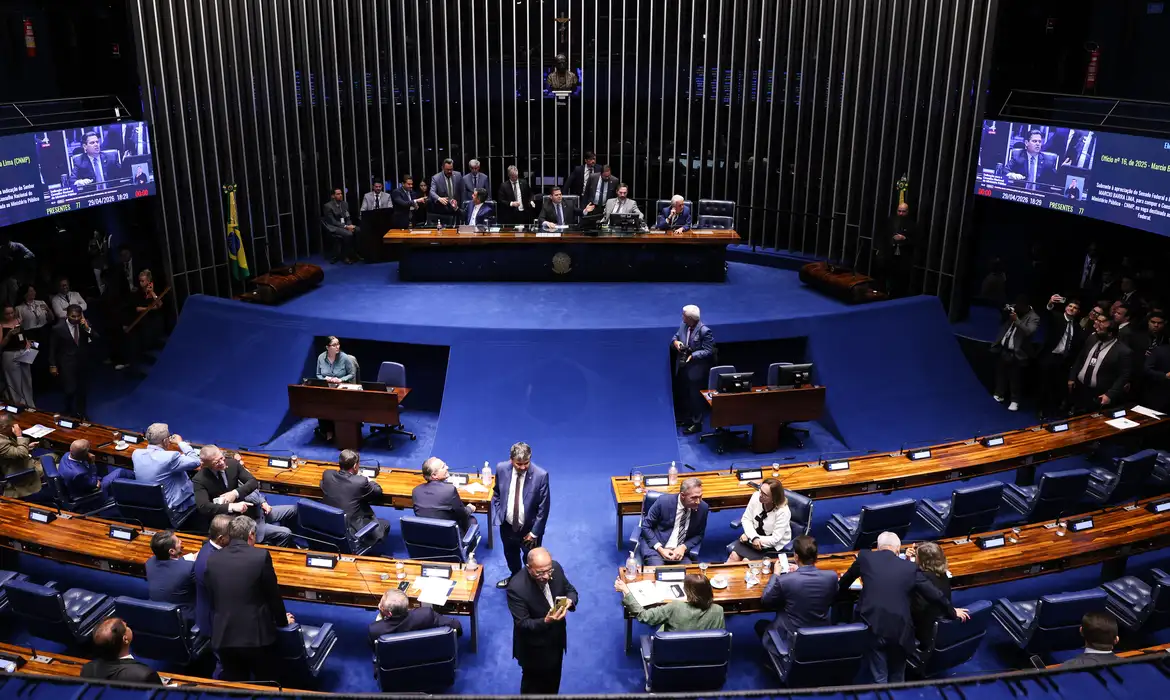PRESIDENTE DO SENADO Travou a tramitação
