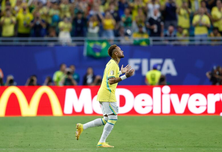Neymar é o segundo jogador da história do futebol brasileiro a vestir a camisa 10 da Seleção em quatro Copas do Mundo
