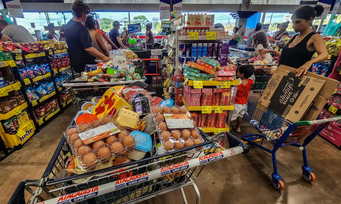 Prévia da inflação perde força pelo 2&ordm; mês e fecha abril em 0,41%