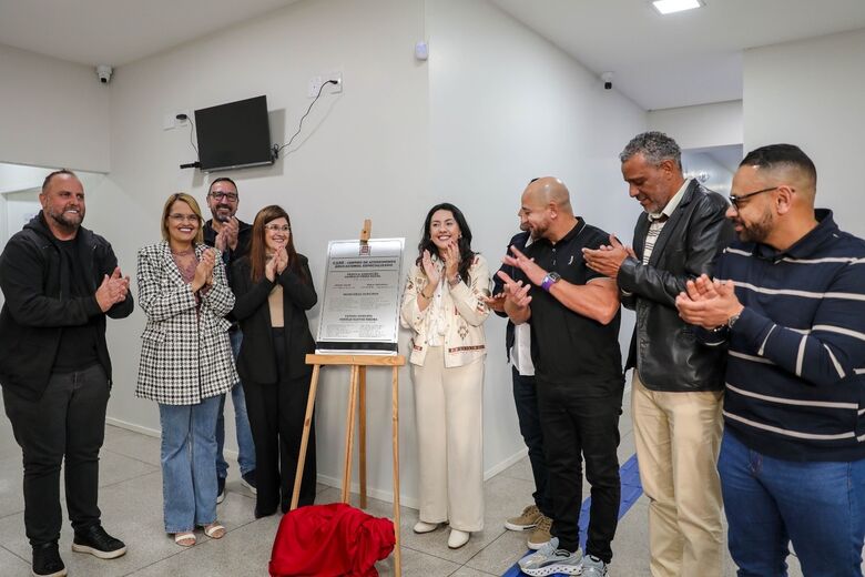 Priscila Gambale e autoridades municipais participam de cerimônia de inauguração
