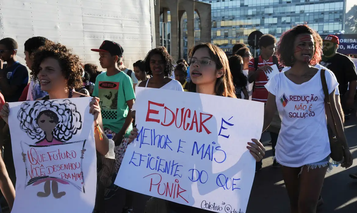 A Comissão de Constituição e Justiça e de Cidadania (CCJ) da Câmara dos Deputados aprovou, nesta quarta-feira (10)