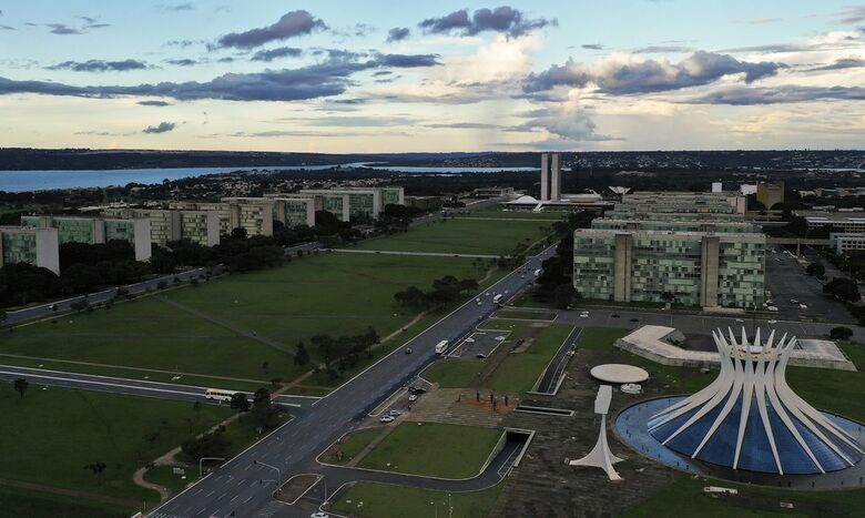 Governo define horário de expediente em jogos do Brasil na Copa