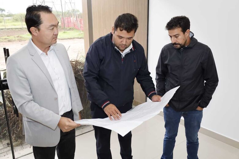 Prefeito apresenta obras do Centro de Bem-Estar Animal a vereadores