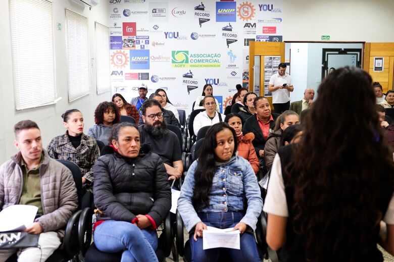 Ação promovida pela Prefeitura disponibilizou mais de 220 vagas em diversas áreas
