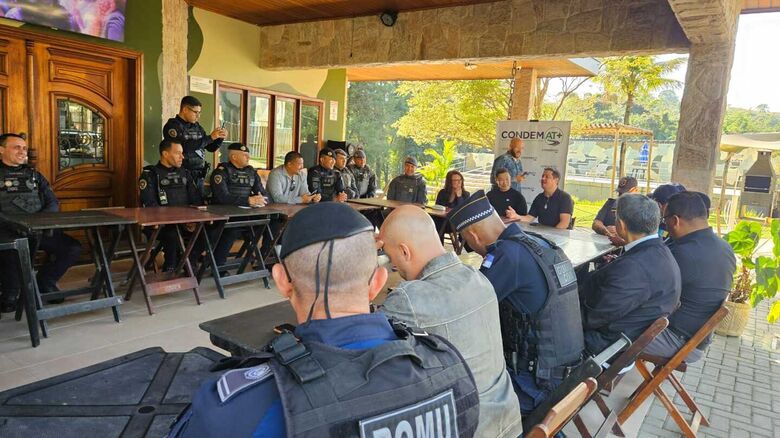 Treinamento prático foi sobre o uso de armamento, como parte do calendário de capacitações voltadas aos profissionais de segurança dos municípios consorciados.