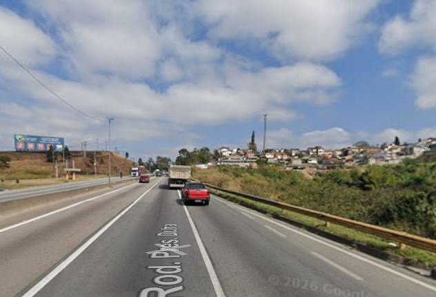 Acidente aconteceu na Rodovia Presidente Dutra, em Arujá