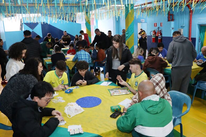 Portelão reúne mais de 120 pessoas em evento de troca de figurinhas