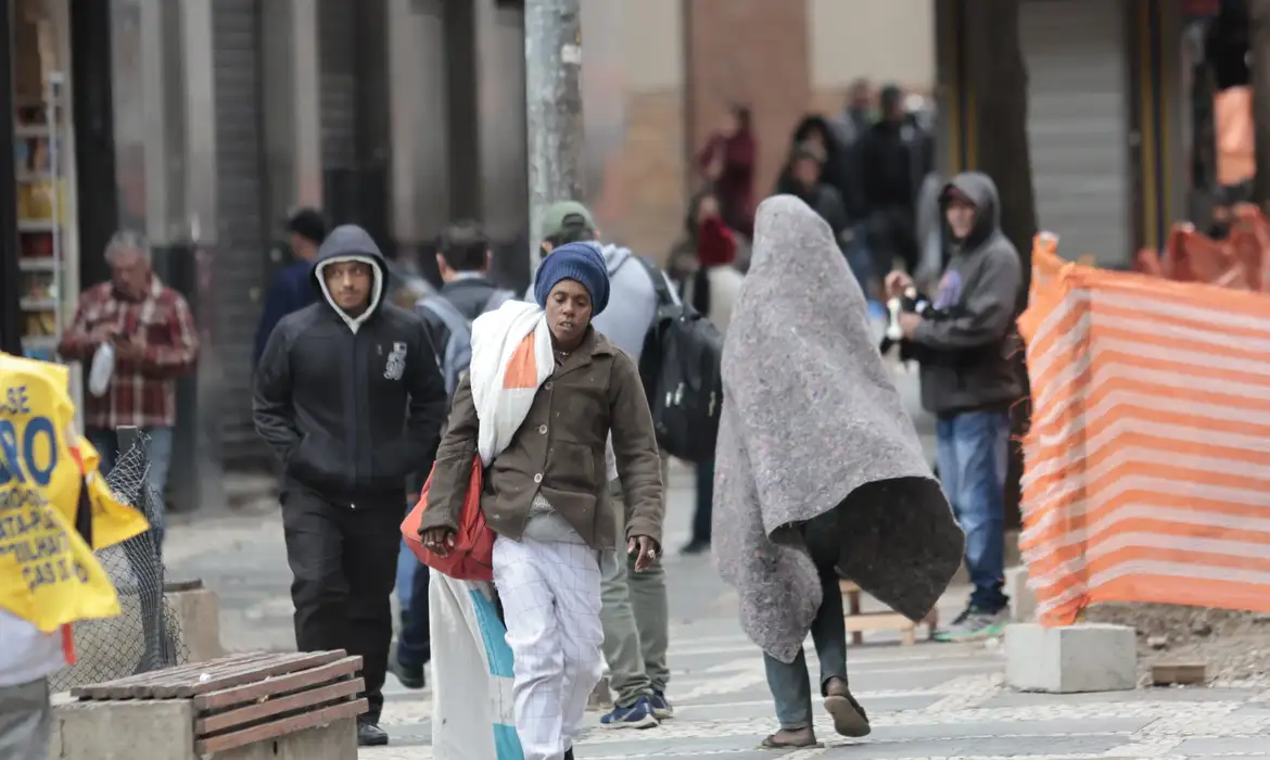 Na Região Sudeste, em áreas serranas do sul de Minas Gerais e de São Paulo, as mínimas podem chegar a 4 °C