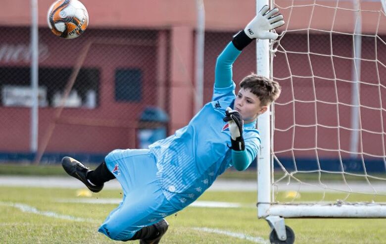 Jovem atleta vem ganhando cada vez mais espaço e sendo decisivo em momentos importantes da competição, principalmente nas disputas de pênaltis, fundamento que já se tornou uma de suas principais marcas.
