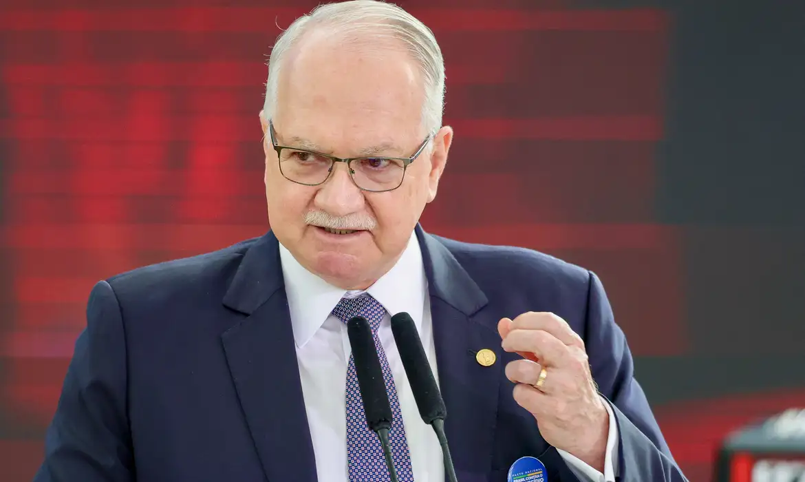 Fachin defende STF após Itália apontar parcialidade no caso Zambelli