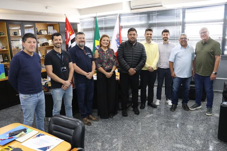 O evento reuniu autoridades municipais e representantes da concessionária