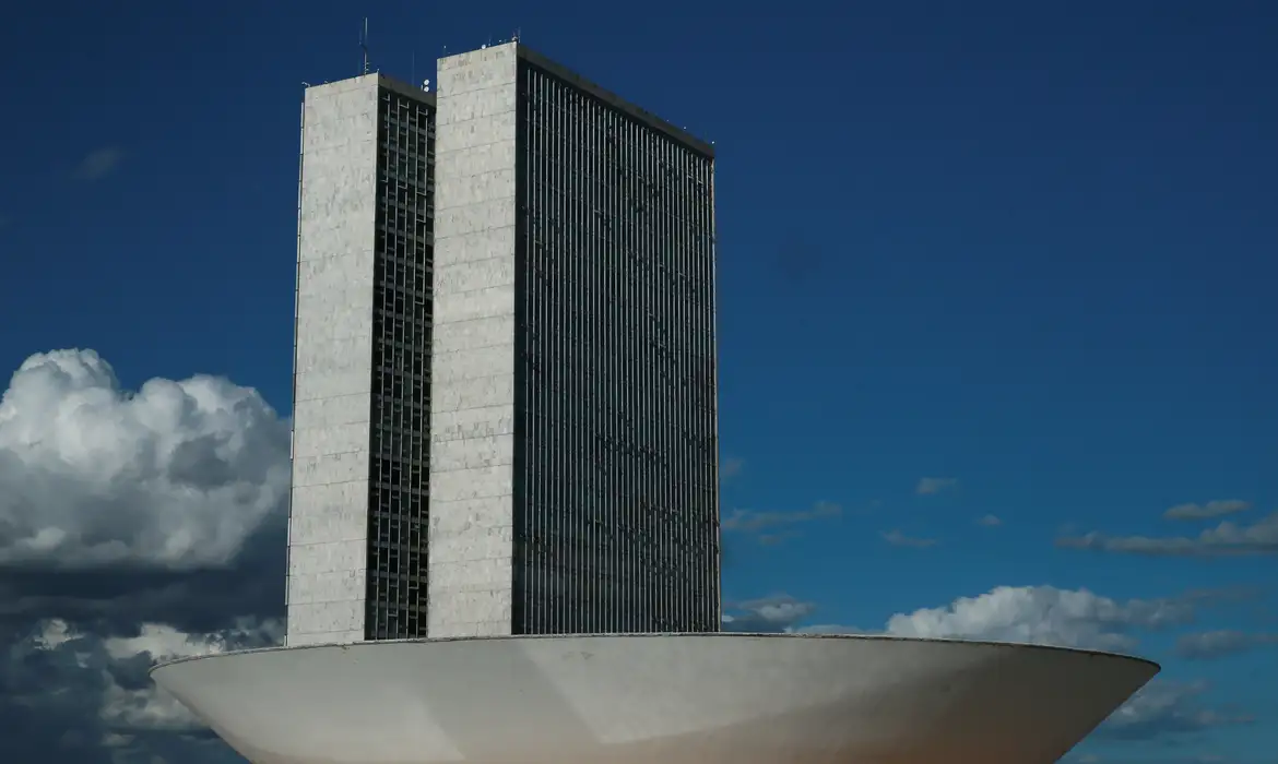 A medida deve ainda elevar o limite de contratados pelo MEI para, pelo menos, dois funcionários
