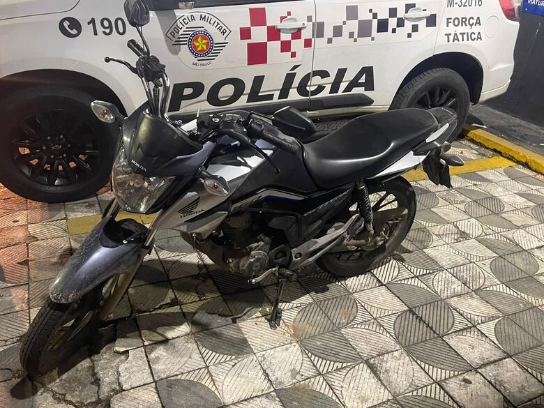 Polícia Militar recupera motocicleta roubada e prende suspeito em Suzano