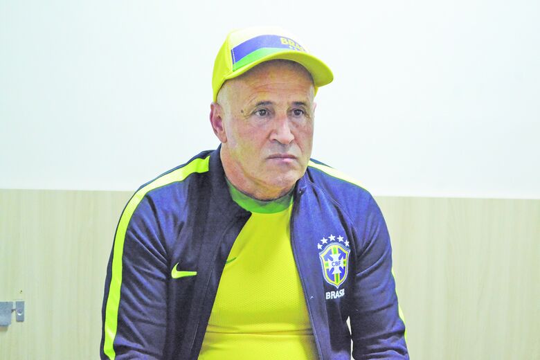 OSCAR DE OLIVEIRA Inventou hino para a Copa