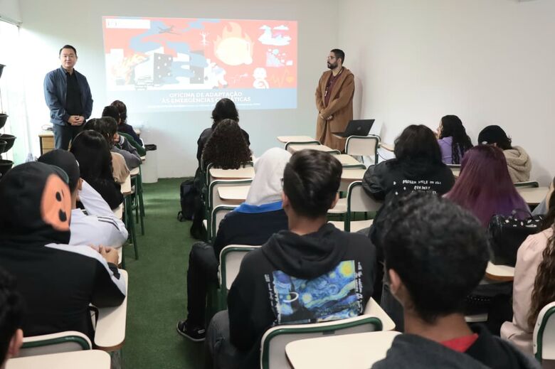 Oficina sobre 'Emergências Climáticas' no Viveiro Municipal marcou a abertura da programação nesta segunda-feira (01/06)