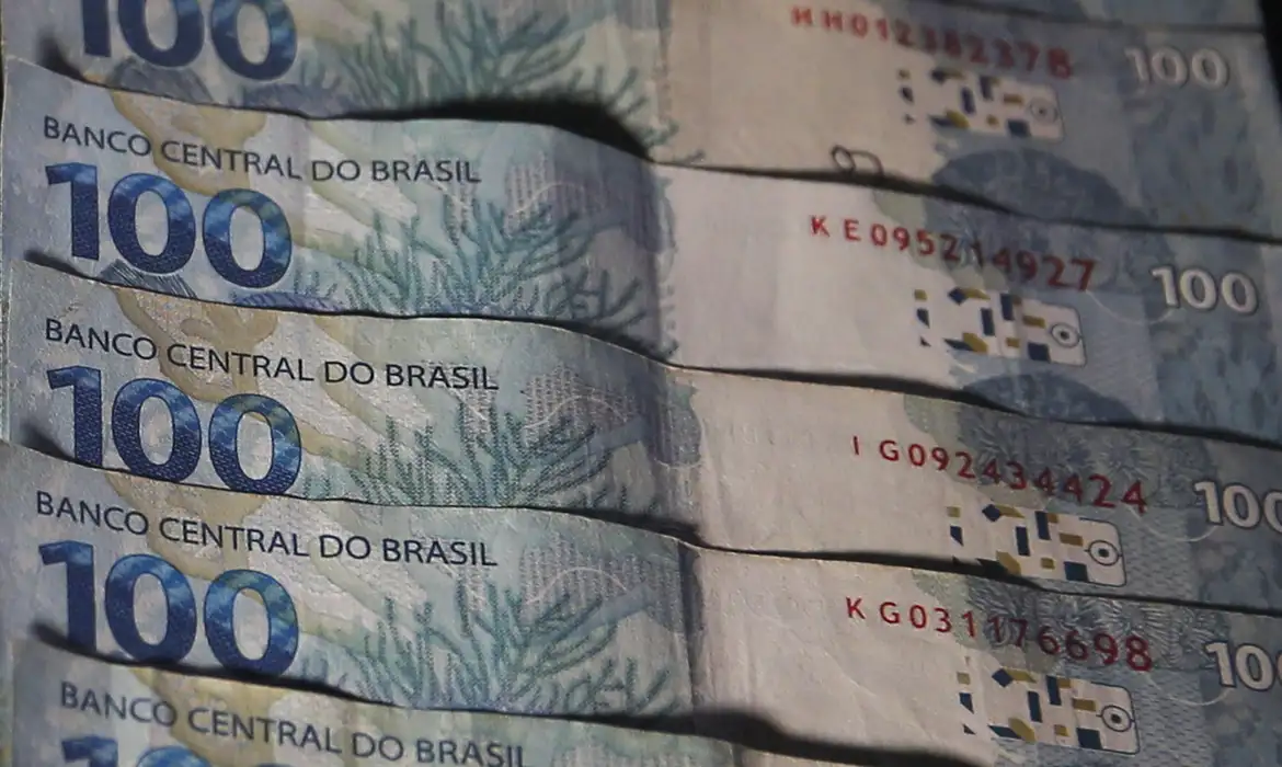 Apesar do déficit, arrecadação federal teve desempenho positivo