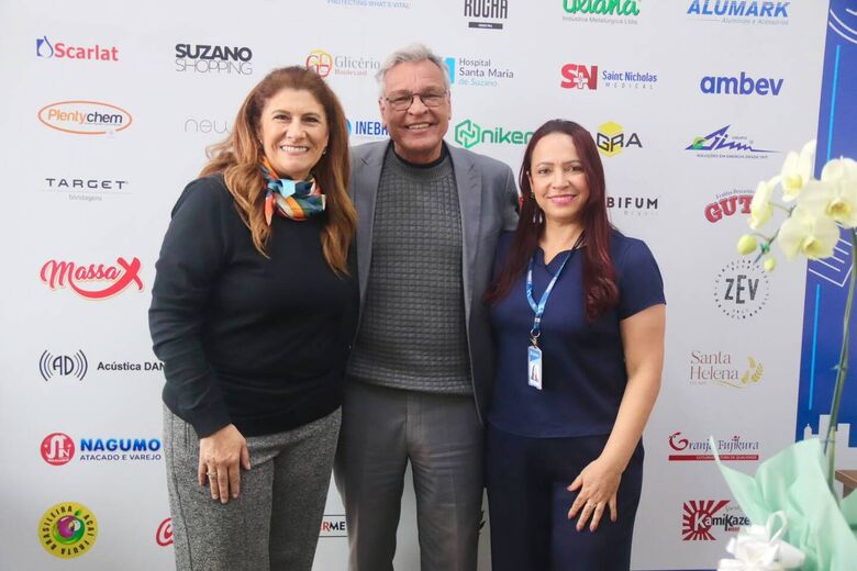 Secretária de Turismo de Poá, Débora de Lucrezio, o secretário municipal Mauro Vaz e a coordenadora de Artesanato de Suzano, Vanessa Cury, se reuniram para discutir a Lei do Artesão