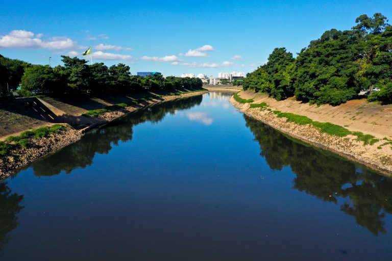 Neste período, foram investidos R$ 1,8 bilhão em obras, como a construção de novas estações de tratamento, ampliação das redes coletoras e integração de regiões com baixa cobertura de saneamento
