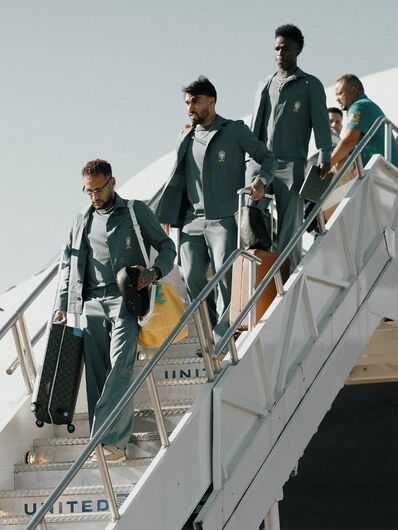 Seleção brasileira desembarca nos EUA e faz primeiro treino à tarde