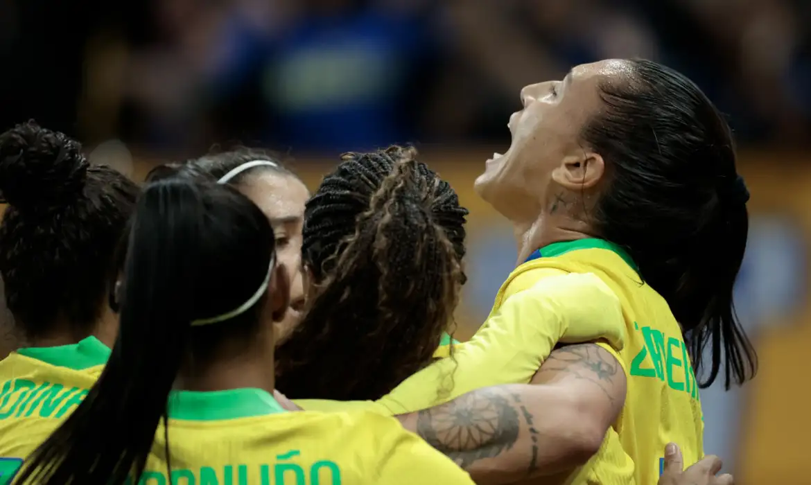 Taina Maranhão e Bia Zaneratto garantem triunfo sobre multicampeãs