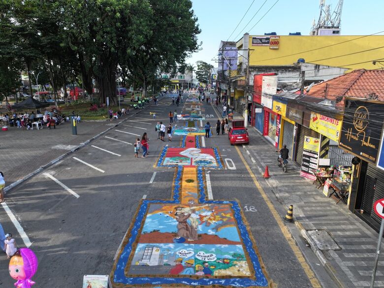 Tapetes em Itaquá, população poderá acompanhar atividade nas imediações da praça Padre João Álvares