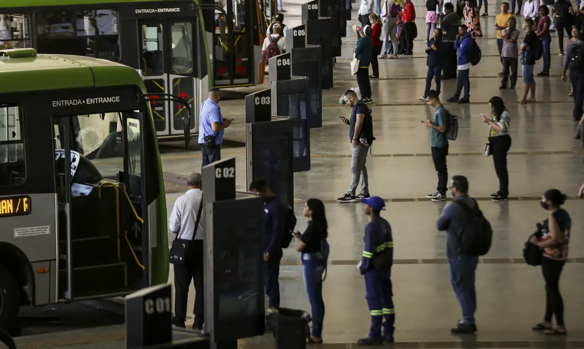 Custo e qualidade do transporte impactam população negra e periférica
