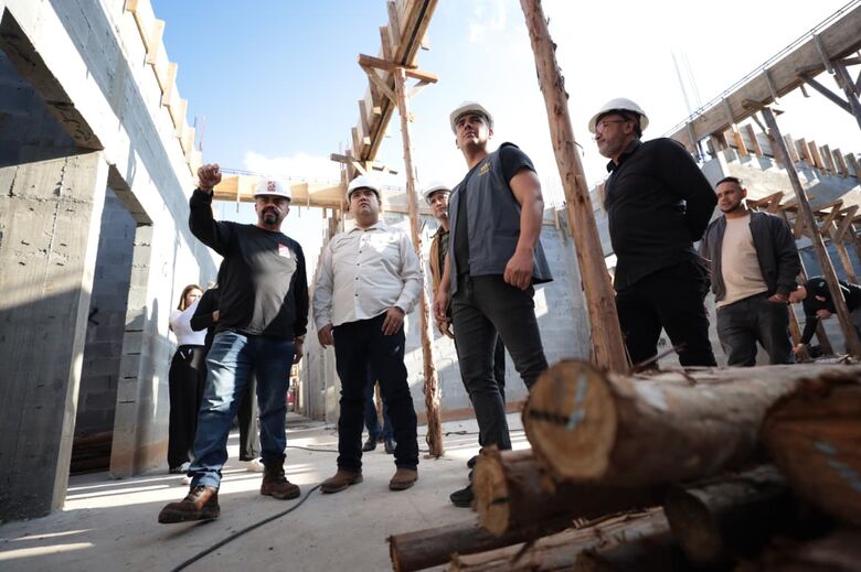 Pedro Ishi vistoriou, nesta quarta-feira (17/06), as obras ao lado dos vereadores Adilson de Lima Franco, o Adilson Horse; Rogério Castilho; e Josias Ferreira Silva, o Josias Mineiro