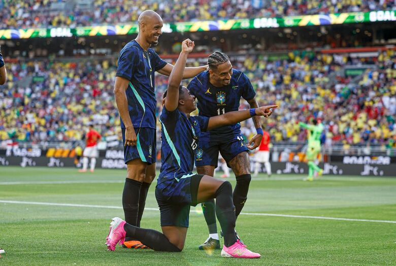 Bruno Guimarães e Endrick marcam para seleção canarinho em amistoso