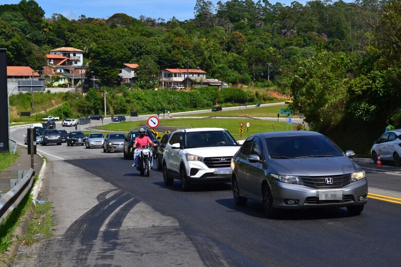 Rodovia Mogi-Bertioga deve receber 274 mil carros durante feriado prolongado de Corpus Christi