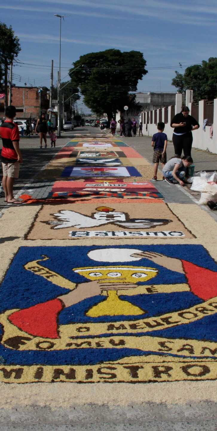 confecção dos tapetes, que integra a programação religiosa, cultural e turística, terá início na noite do dia 3 de junho