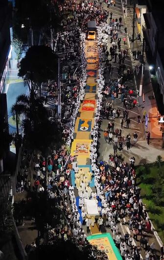 Corpus Christi reúne mais de 20 mil pessoas nas ruas e marca retomada da celebração no Centro de Poá