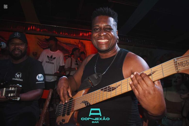 BANDA Lançou música para celebrar a Copa
