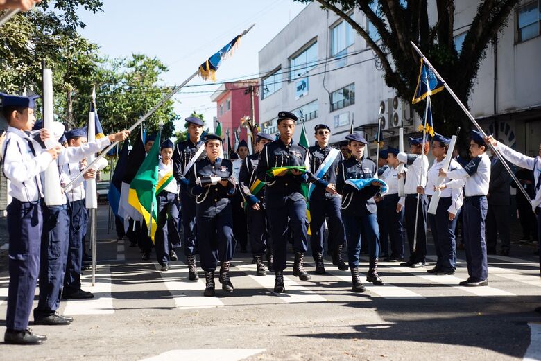 Houve desfile e apresentação da Elite Cívica da Guarda Mirim de Arujá