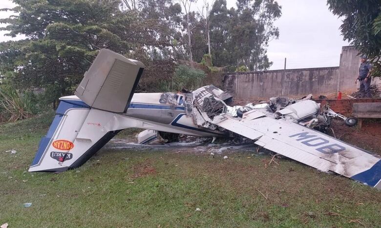 A queda de um avião monomotor, no fim da manhã desta quarta-feira (10), deixou duas pessoas mortas em Marília, no interior paulista.