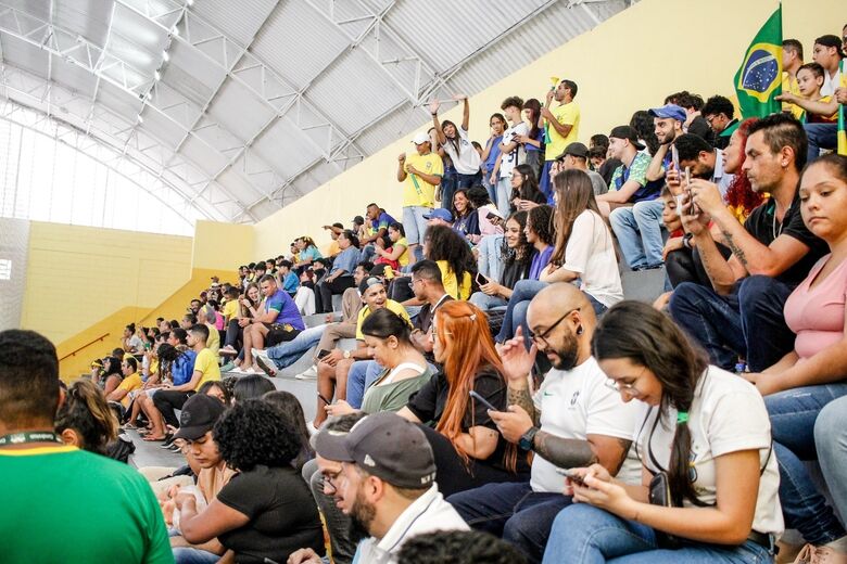 Ferraz terá telão gigante para moradores assistirem ao primeiro jogos do Brasil