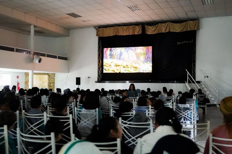 A ação ocorreu no Montreal Eventos, na Rua Antonio Silvestre Leite, 150, no bairro Tanquinho, e contou com a exibição do filme Cara de Um, Focinho de Outro