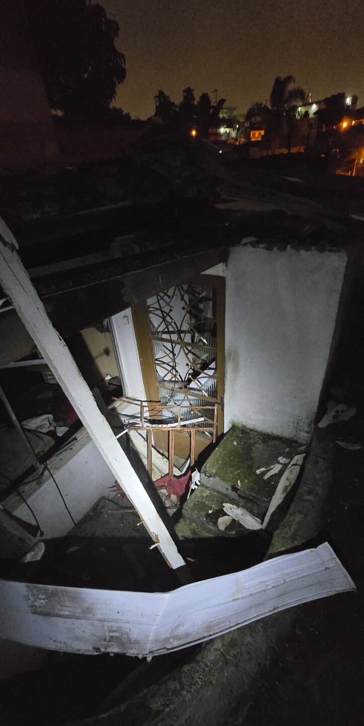 Explosão causada por possível vazamento de gás derruba duas casas em Suzano