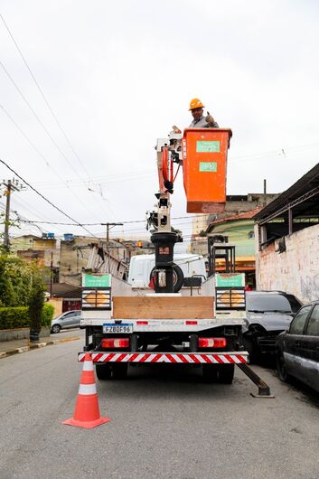 Intervenção reforça a segurança viária, amplia a visibilidade da via e contribui para a qualidade de vida da população