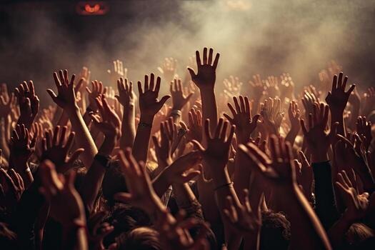 Eventos esportivos e grandes comemorações, como os jogos da Copa do Mundo, exigem atenção especial à saúde da voz e da audição
