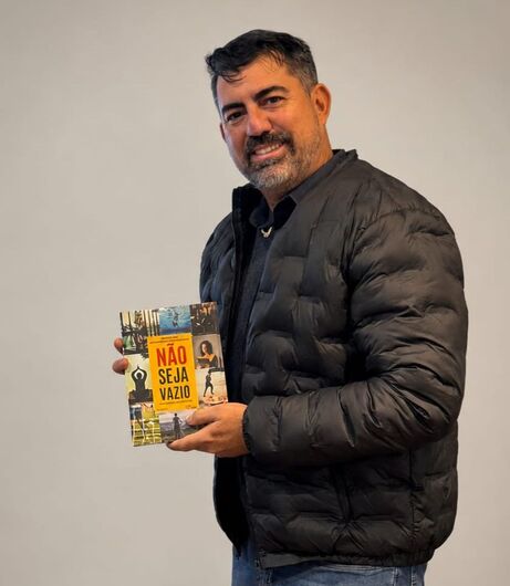Professor universitário, palestrante e escritor Ronaldo Pazini