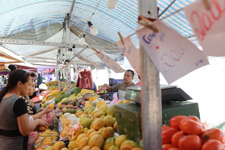 Feiras livres de Ferraz fomentam comércio local
