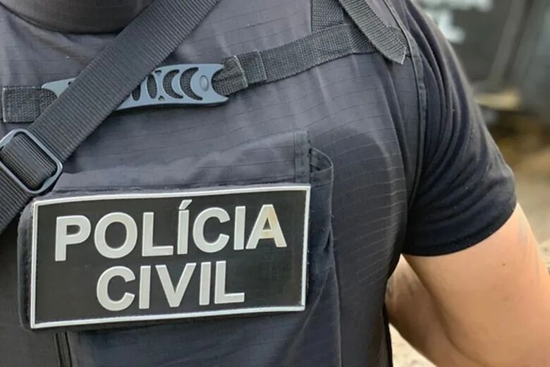 Governador de São Paulo, Tarcísio de Freitas (Republicanos), exonerou um investigador da Polícia Civil, condenado por extorsão qualificada contra um comerciante de Suzano