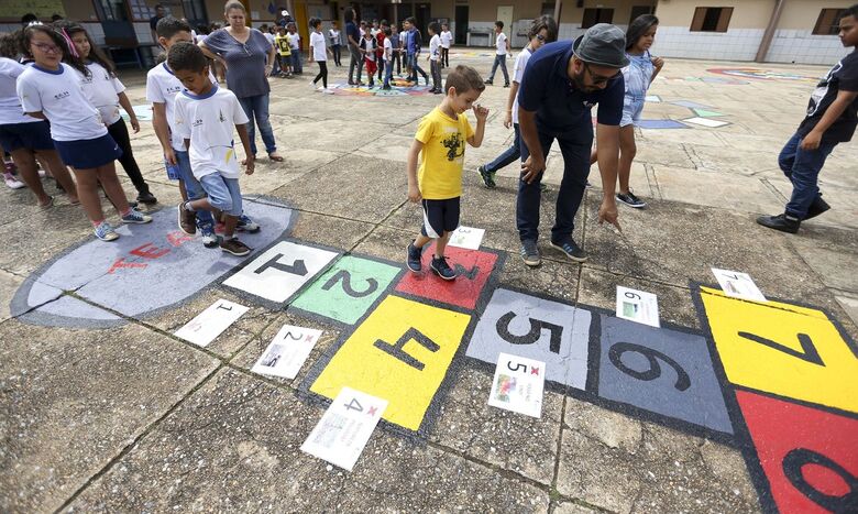 Lei prevê férias durante o torneio e autoriza feriados