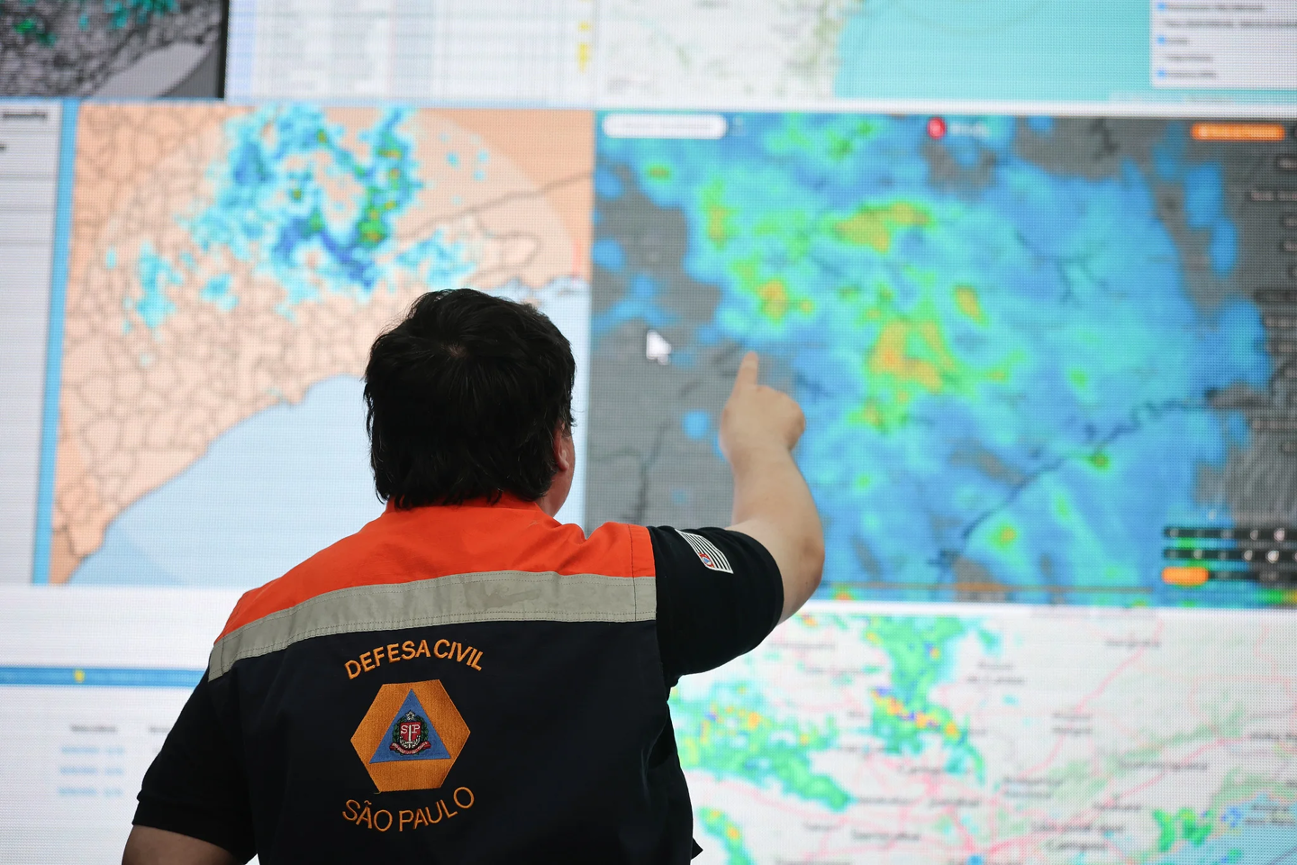 A Defesa Civil segue monitorando as condições meteorológicas e orienta a população a acompanhar a previsão do tempo pelos canais oficiais
