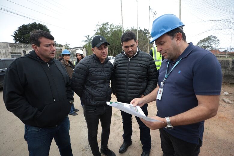 Prefeitura e Sabesp oficializam obras para abastecimento de água na Vila dos Baianos  