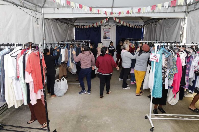 Fundo Social arrecada 180 mil peças de roupas e atende 4 mil famílias de janeiro a junho