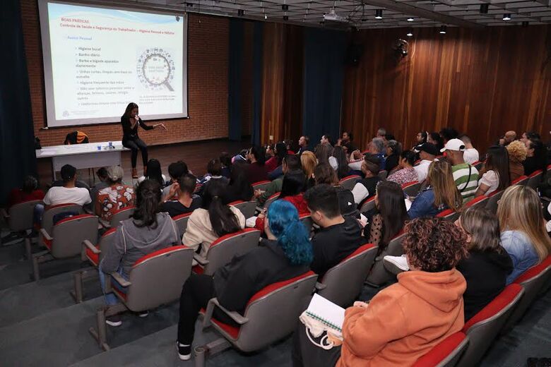 Vigilância Sanitária lança curso de boas práticas em serviços de alimentação
